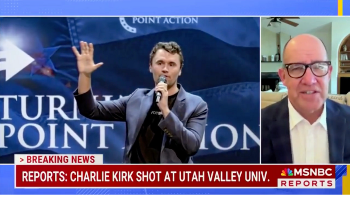 MSNBC:s politiske analytiker Matthew Dowd sparkas efter sina kommentarer om den avlidne högerprofilen Charlie Kirks ”hatiska ord”. Foto: Charles Dharapak/AP/TT