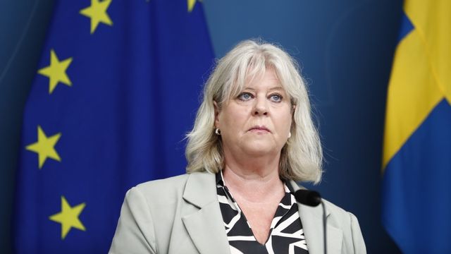 Socialtjänstminister Camilla Waltersson Grönvall (M) vid pressträff som presenterar utredaren Michael Tärnfalk som ska utreda hur socionomutbildningen bättre förbereder för brottsförebyggande arbete. Foto: Mickan Palmqvist / TT /