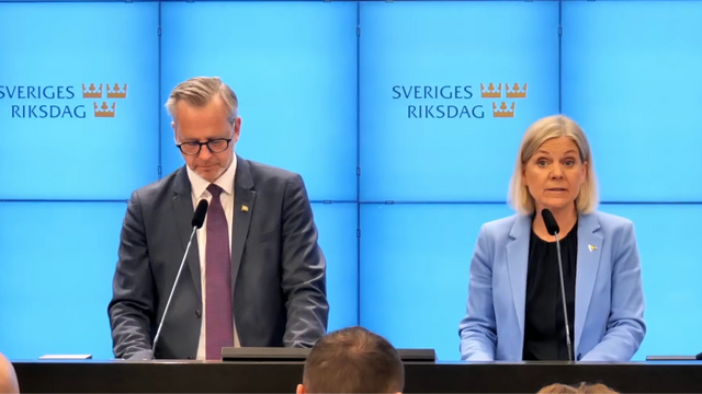 Socialdemokraternas Mikael Damberg och Magdalena Andersson håller pressträff. Foto: Socialdemokraterna/YouTube