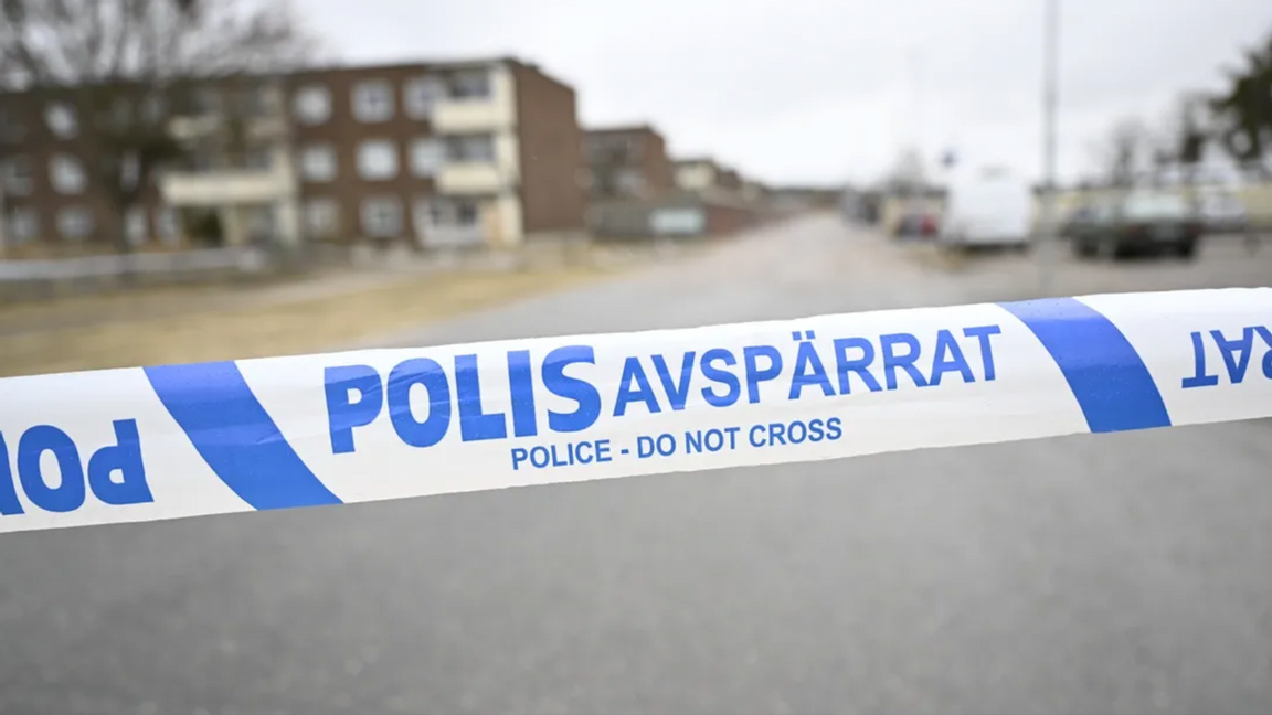 Polisen hittade tomhylsor utanför byggnaden. Foto: Pontus Lundahl/TT (arkivbild)