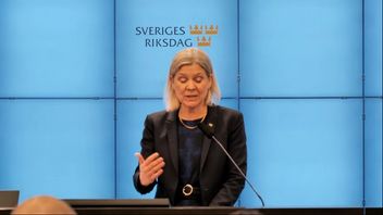 Magdalena Andersson (S) under pressträffen som avbröts. Skärmavbild/YouTube