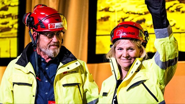 LO-ordföranden Johan Lindholm, tidigare Byggnads-bas, med Magdalena Andersson. Foto: Christine Olsson/TT