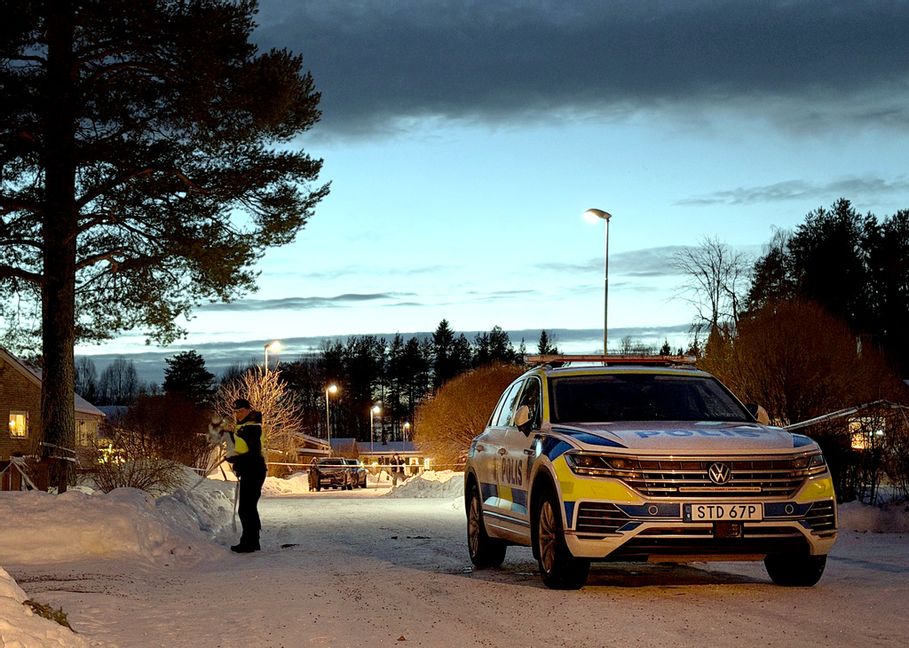 Polisen är på plats i ett villaområde i Boden efter att ett misstänkt grovt våldsbrott inträffat. Mats Engfors/TT