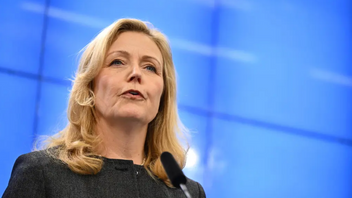 Elisabeth Thand Ringqvist (C) vill att Sverige inför euron – men inte genom en folkomröstning. Foto: Anders Wiklund/TT