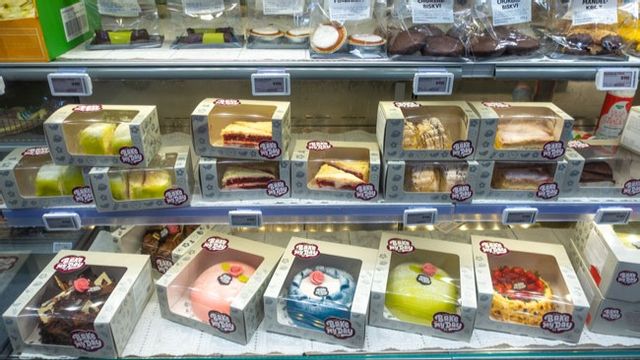 Bake my day-bakelser i en affär. Foto: Frankie Fouganthin, CC BY-SA 4.0, via Wikimedia Commons.