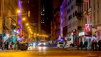 Går det att rapportera om ett Red light district utan att ta avstånd? Foto: Michael Probst/AP/TT 