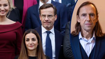 Statsminister Ulf Kristersson (M) i kretsen av sina ministrar. Framför honom kulturminister Parisa Liljestrand (M). Foto: Christine Olsson/TT