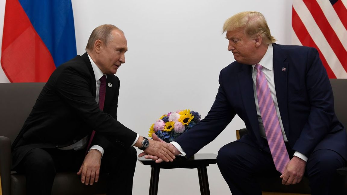 Putin och Trump är överens på ett G20-möte i Osaka. Arkivbild. Foto. Susan Walsh/AP/TT