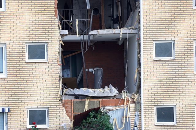 Explosionerna orsakade kraftiga skador, här på bostadshuset i Ekholmen i Linköping den 26 september. Foto: Stefan Jerrevång/TT