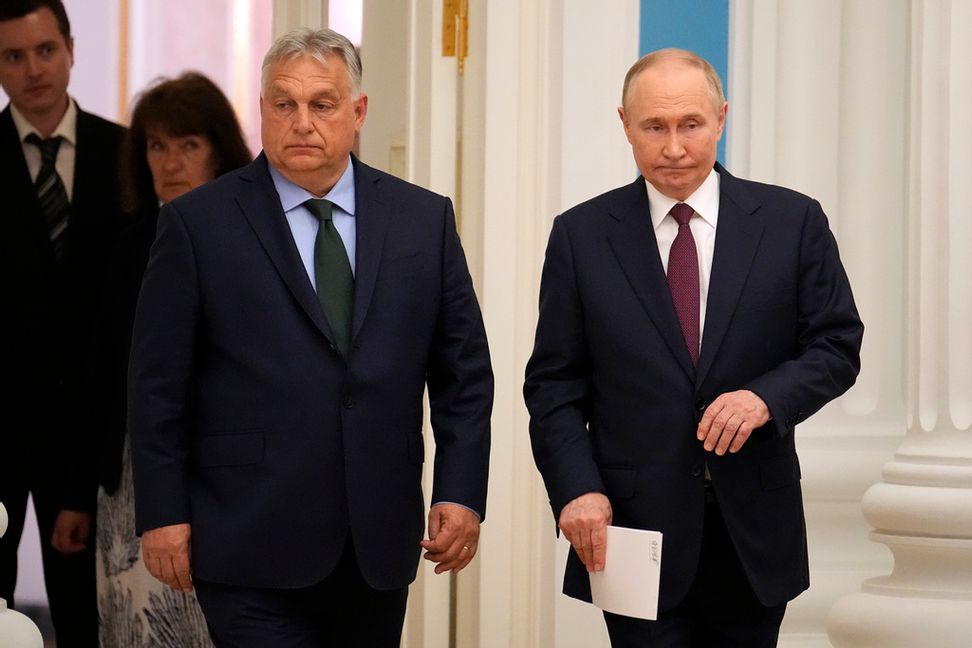 Ungerns premiärminister Viktor Orbán och Rysslands president Vladimir Putin vid ett möte i somras. Foto: Alexander Zemlianitjenko/AP/TT