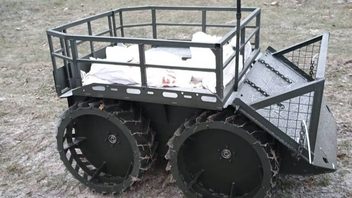 En Zmiy Logistic – en av de ukrainska markrobotar som ersätter soldater i livsfarliga transporter nära fronten. Foto: Serhii Yurtaaa, CC BY 4.0.