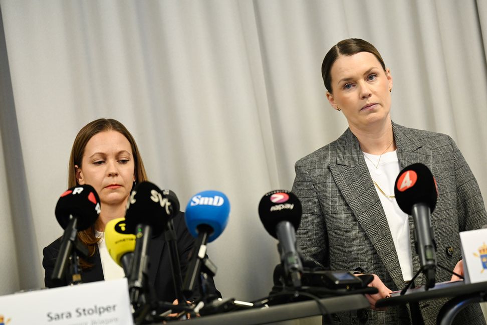 Senior åklagare Sara Stolper och senior åklagare Hanna Cardell under en pressträff angående åtalet för mord och människorov på de två 14-åriga pojkarna Mohamed och Layth. Foto: Pontus Lundahl/TT
