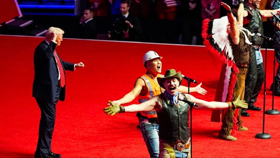 Donald Trump och Village People. Foto: Alex Brandon/AP