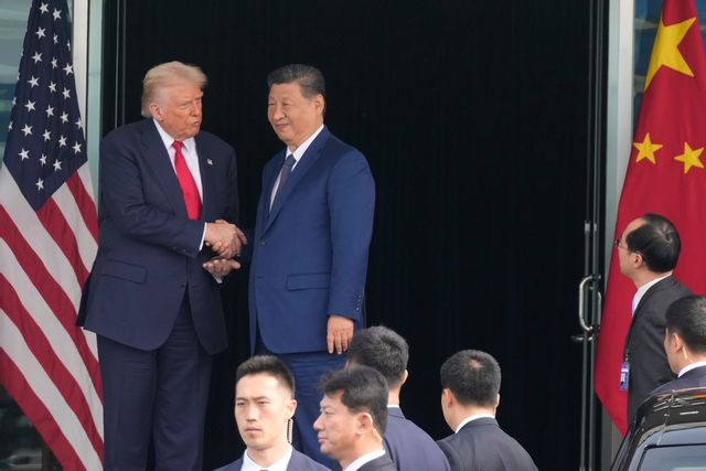 Donald Trump och Xi Jinping i Sydkorea för två veckor sedan. Foto: Mark Schiefelbein/AP/TT