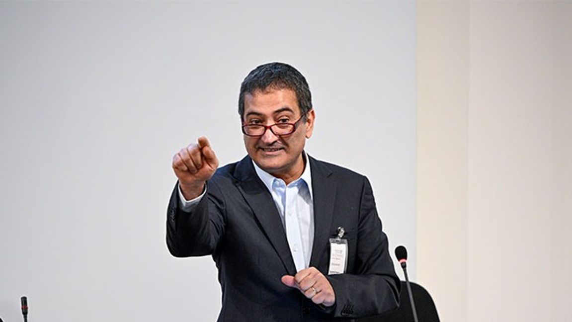  Forskaren Sameh Egyptson presenterar sin uppmärksammade avhandling: ”Global politisk islam?: Muslimska brödraskapet & Islamiska förbundet i Sverige” under ett riksdagsseminarium. Bild: Anders Wiklund/TT 