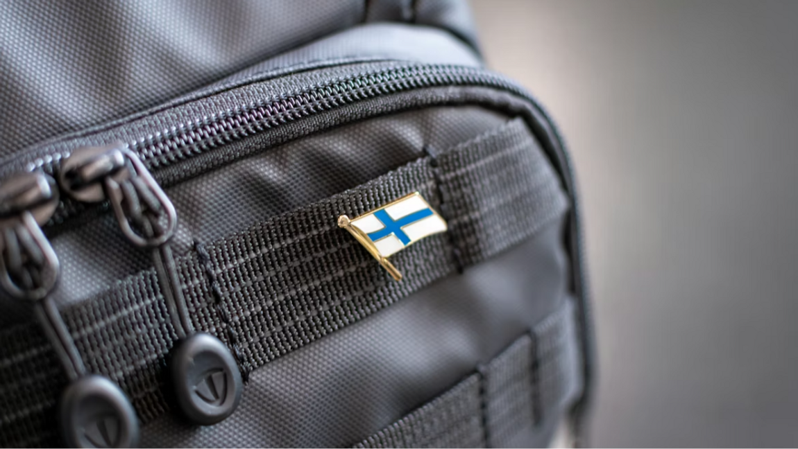 ”O land, du tusen sjöars land, / Där sång och trohet byggt, / Där livets hav oss gett en strand, / Vår forntids land, vår framtids land, / Var för din fattigdom ej skyggt, / Var fritt, var glatt, var tryggt!” Foto: Péter Andi, Unsplash