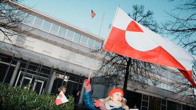 Pro-grönländsk demonstration utanför amerikanska ambassaden i Köpenhamn på onsdagen. Bild: Thomas Traasdahl/Scanpix
