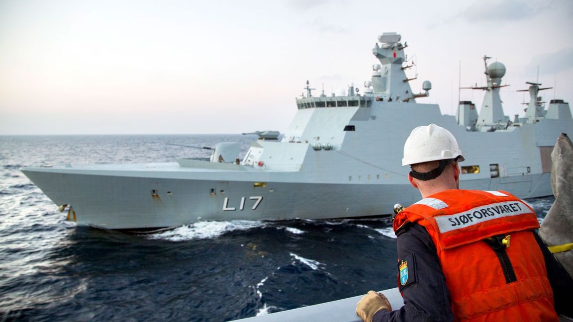 Marinfartyget ”Esbern Snare” var med och fångade de misstänkta piraterna utanför Afrikas kust. Foto: Lars Magne Hovtun/Danska försvaret/TT