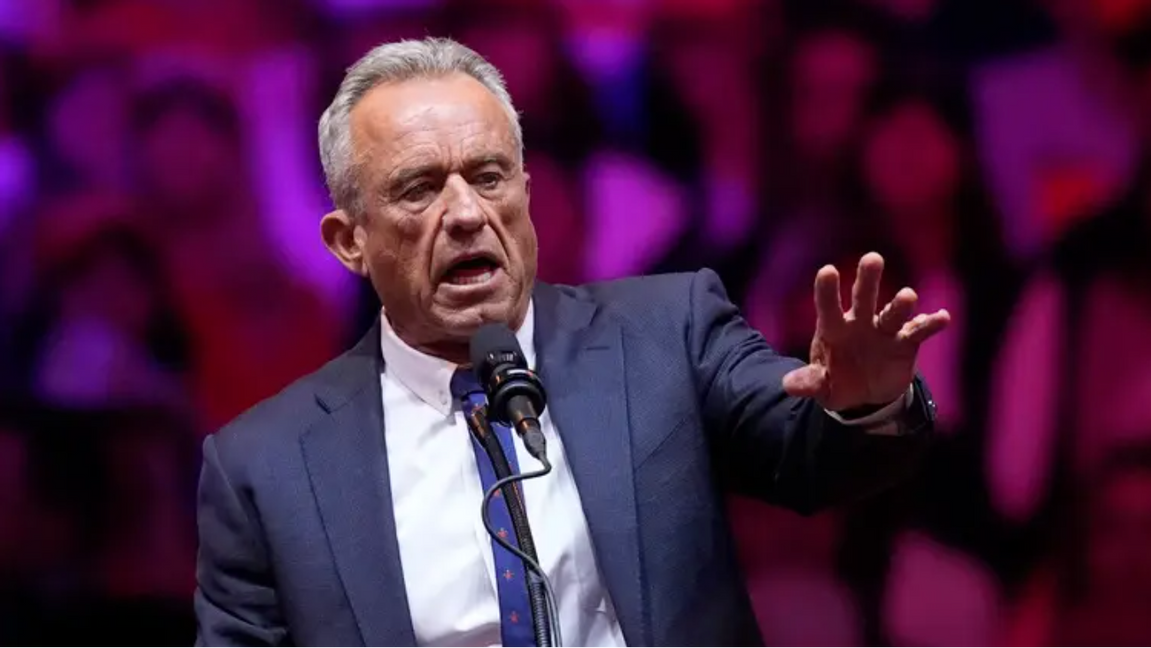 Robert F. Kennedy Jr är kritisk till läkemedelsbolagens makt och vill lösa USA:s hälsoproblem med kostförändringar snarare än mediciner. Arkivbild. Foto: Evan Vucci/AP/TT