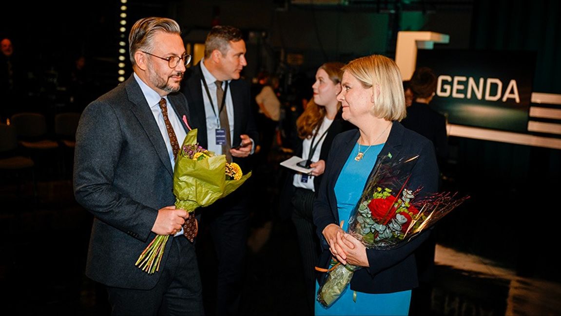 Den avhoppade partiledaren Muharrem Demirok (C) och Magdalena Andersson (S). Foto: Pontus Lundahl/TT