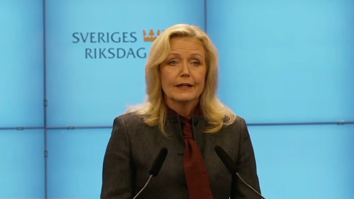 Elisabeth Thand Ringqvist på presskonferensen Skärmdump från Youtube