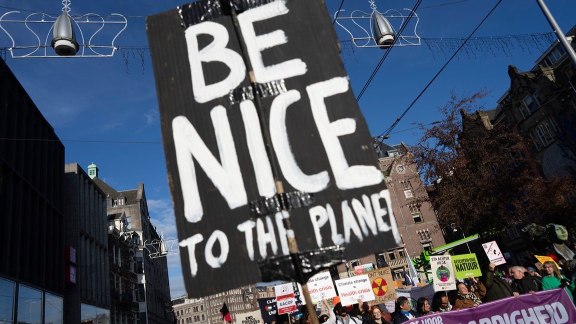 Det tycks viktigare att vara snäll mot en planet än mot judar. Foto: Peter Dejong/TT