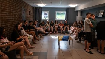 Ukrainska ungdomar. Framtida kanonmat för Putins arméer? Foto: Hanna Brunlöf/TT