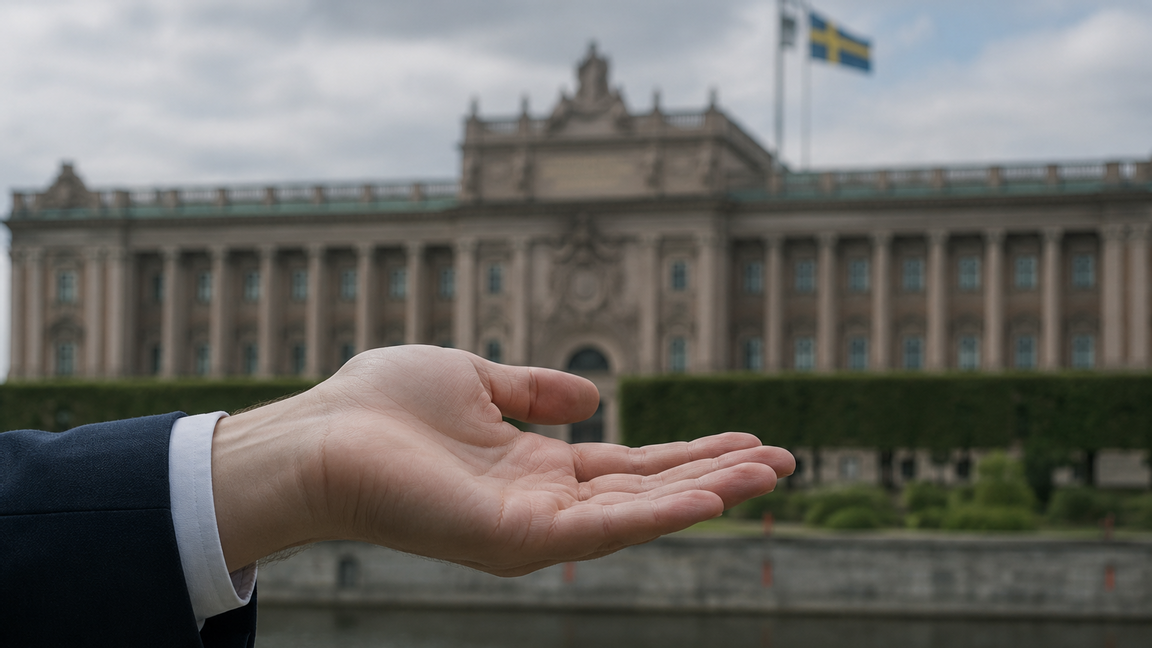 Socialdemokraternas utsträckta hand är tom. De erbjuder inget konkret. Bild: AI 
