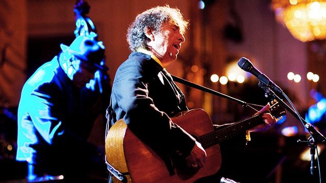 Bob Dylan gör två svenska spelningar i september. Foto: The White House/Public domain 