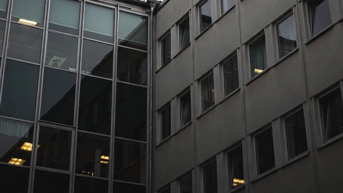 Myndigheter ska vara tråkiga, trista och förutsägbara. Foto: AI