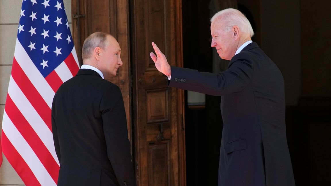 Rysslands president Vladimir Putin och USA:s president Joe Biden. Foto: Alexander Zemlianichenko/AP/TT