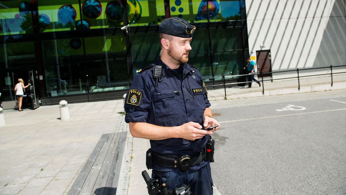 Polisen i Södertälje uppmanar föräldrar att vara extra vaksamma över sina barn då allt fler lockas in i kriminella gäng. Foto: Izabelle Nordfjell/TT