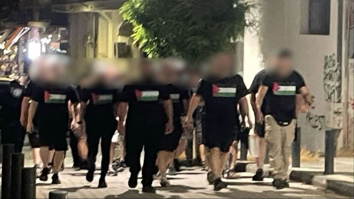 Patrullerade iförda Palestinatröjor. Foto: Skärmdump Facebook