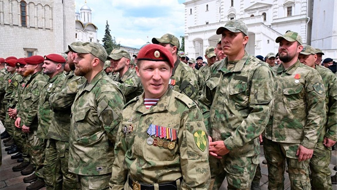 Ryska soldater i Moskva. Foto: Sergei Guneyev/AP/TT