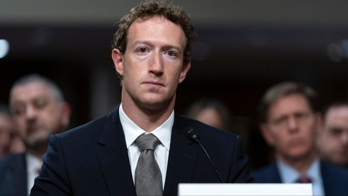 Metas vd Mark Zuckerberg hördes av senaten i onsdags om säkerheten för unga på sociala plattformar. I dag kom delårsrapporten. Foto: JOSE LUIS MAGANA/AP/TT