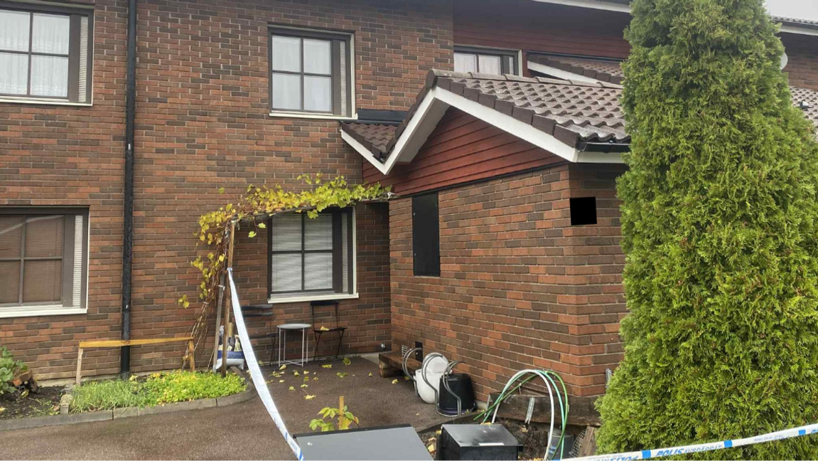 Polisen spärrade av brottsplatsen i Västerås efter knivdådet i november 2025. Foto: Bulletin