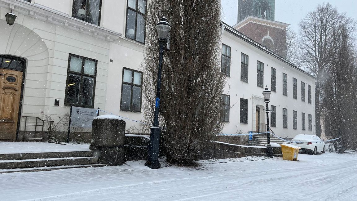 Avspärrningar vid Länsstyrelsen i Sörmland under onsdagen. Foto: Timmy Augustsson/Bulletin