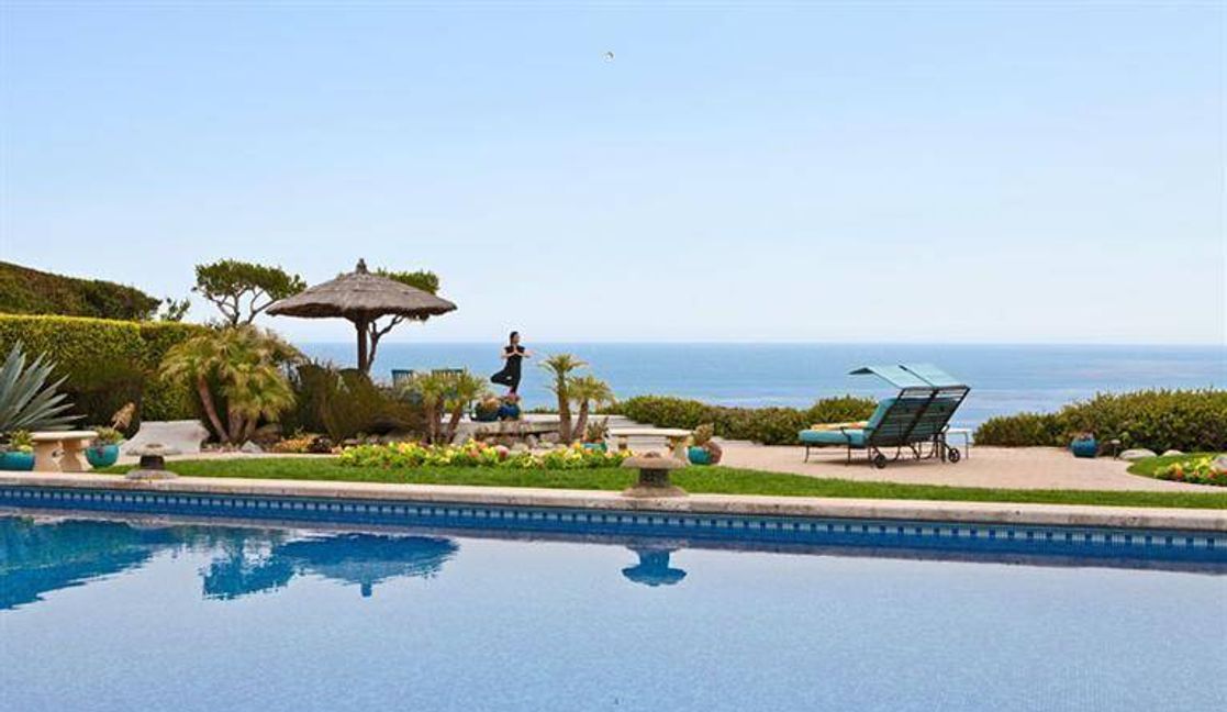 Utsikten från en av de tre lyxvillorna kung Abdullah II köpt i Malibu. Foto: Realtor.com.