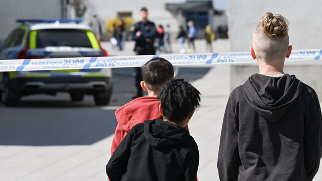 En tonåring har gått till attack mot två anställda på Grimstaskolan i Upplands Väsby. Foto: Fredrik Sandberg/TT
