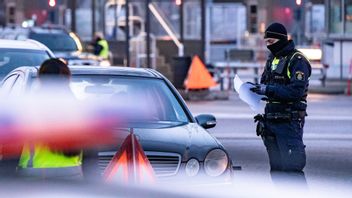 Inresekontroll vid betalstationen vid Lernacken vid Öresundsbrons fäste på den svenska sidan om Öresund. Foto: Johan Nilsson/TT.