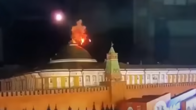 En ukrainsk drönare över Kreml fotad av en CCTV-kamera. Foto: Public domain
