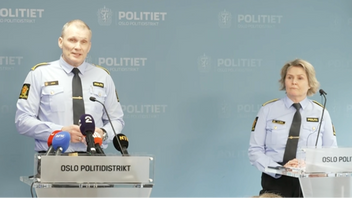 Norsk polis under en pressträff på söndagen. Foto: Skärmavbild/NRK