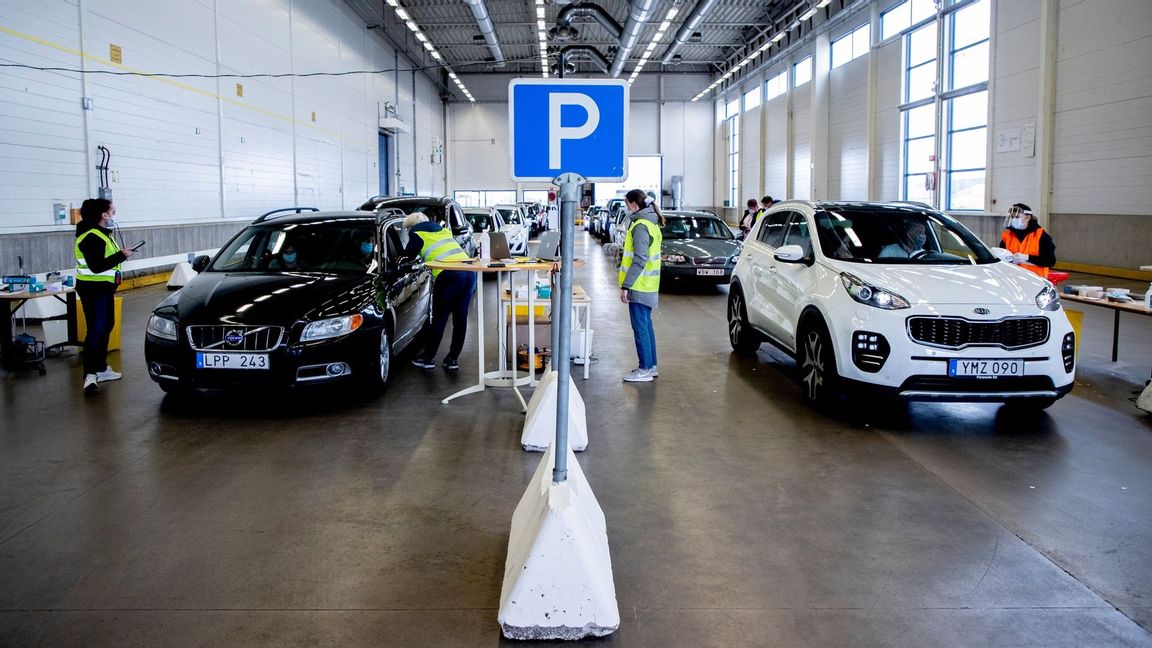 Vaccinering mot covid-19 i Saabs gamla bilfabrik i Trollhättan, där Nevs (National Electric Vehicle Sweden) numera utvecklar elfordon. Arkivbild. Foto: Adam Ihse/TT.