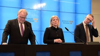 Damberg stiger allt mer fram som en kommande ledare för Socialdemokraterna. Det går nästan att höra hur han önskar att Andersson ska sluta så det går att få ordning på partiet igen. Foto: Henrik Gustafsson/TT 