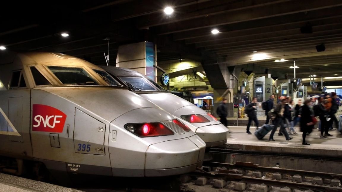 En man har gått till attack med kniv och attackerat flera personer på tågstationen Gare du Nord i Paris. Foto: Christophe Ena 