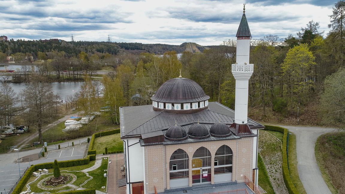 Den islamiska fastemånaden Ramadan kan skada fosterutvecklingen när gravida fastar. På bilden Fittja moské. Foto: Jonas Ekströmer, TT.