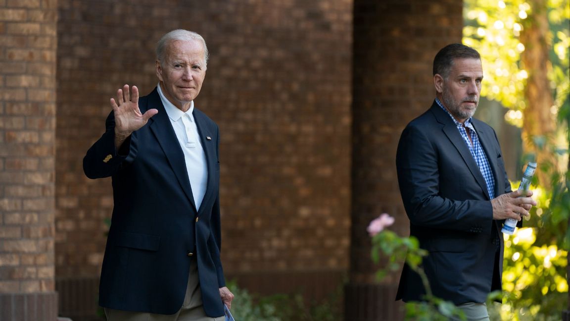 Amerikanske presidenten Joe Biden med sin son Hunter Biden. Foto: Manuel Balce Ceneta/AP/TT