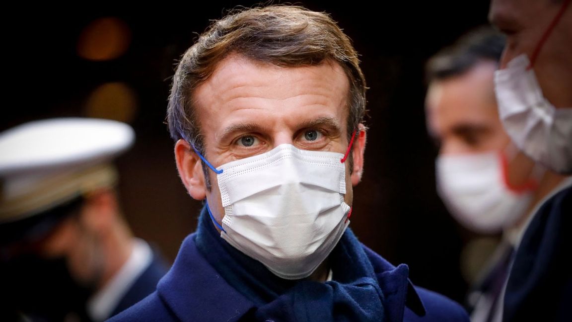 Emmanuel Macron sade på tisdagen att han tänker göra livet surt för dem som fortsatt inte vill vaccinera sig. Foto: Stephanie Lecocq/AP