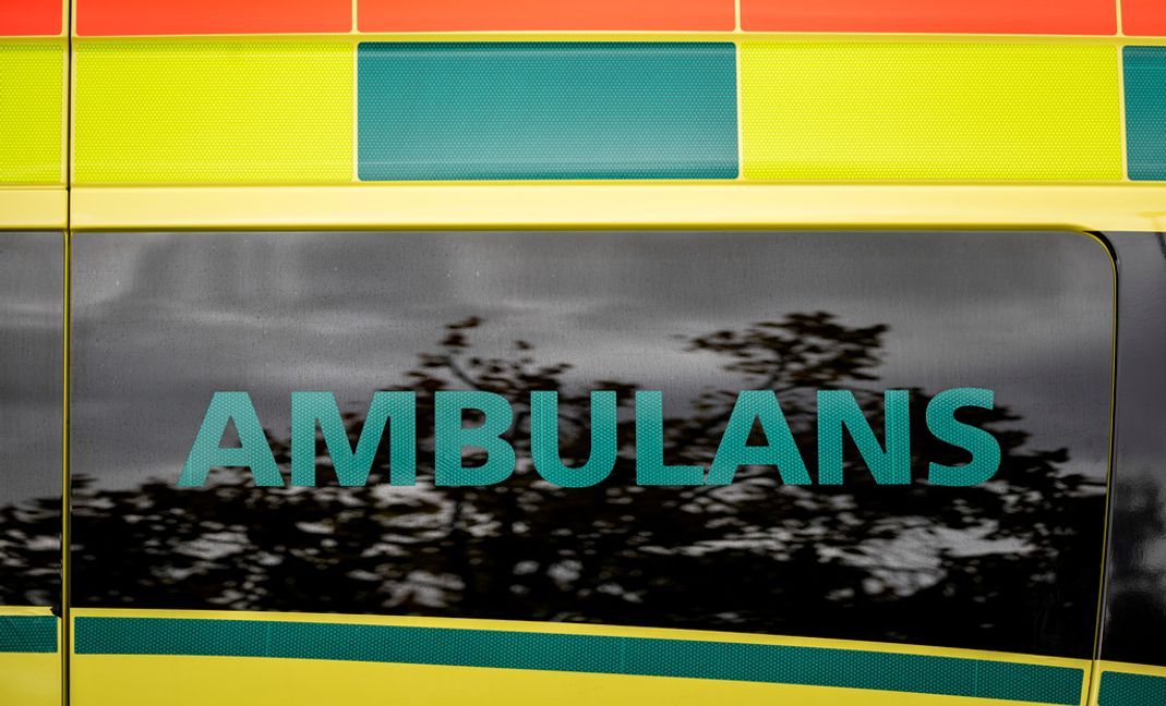 Kvinnan har förts till sjukhus med ambulans. Arkivbild. Foto: Johan Nilsson/TT
