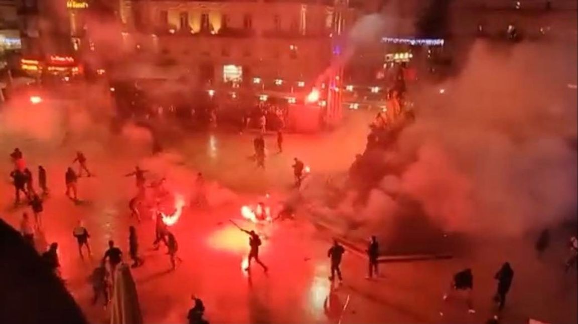 Kaos i flera städer i Frankrike efter VM-semifinalen. Foto: Skärmdump Twitter